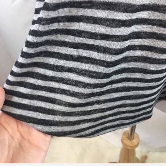 ✨5 FOR $25✨  NWT One Clothing Gray Black Swingy Stripe Tank Top - Picture 4 of 7